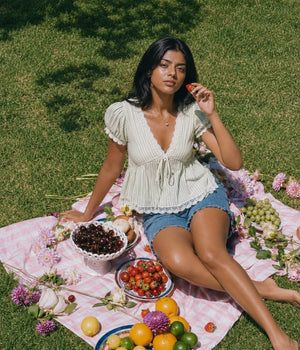 Cottage Lace Crop