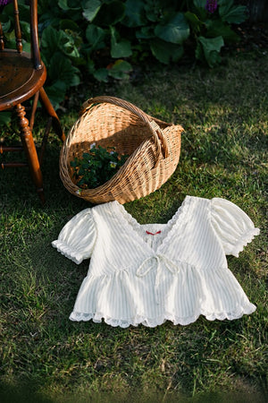 Cottage Lace Crop